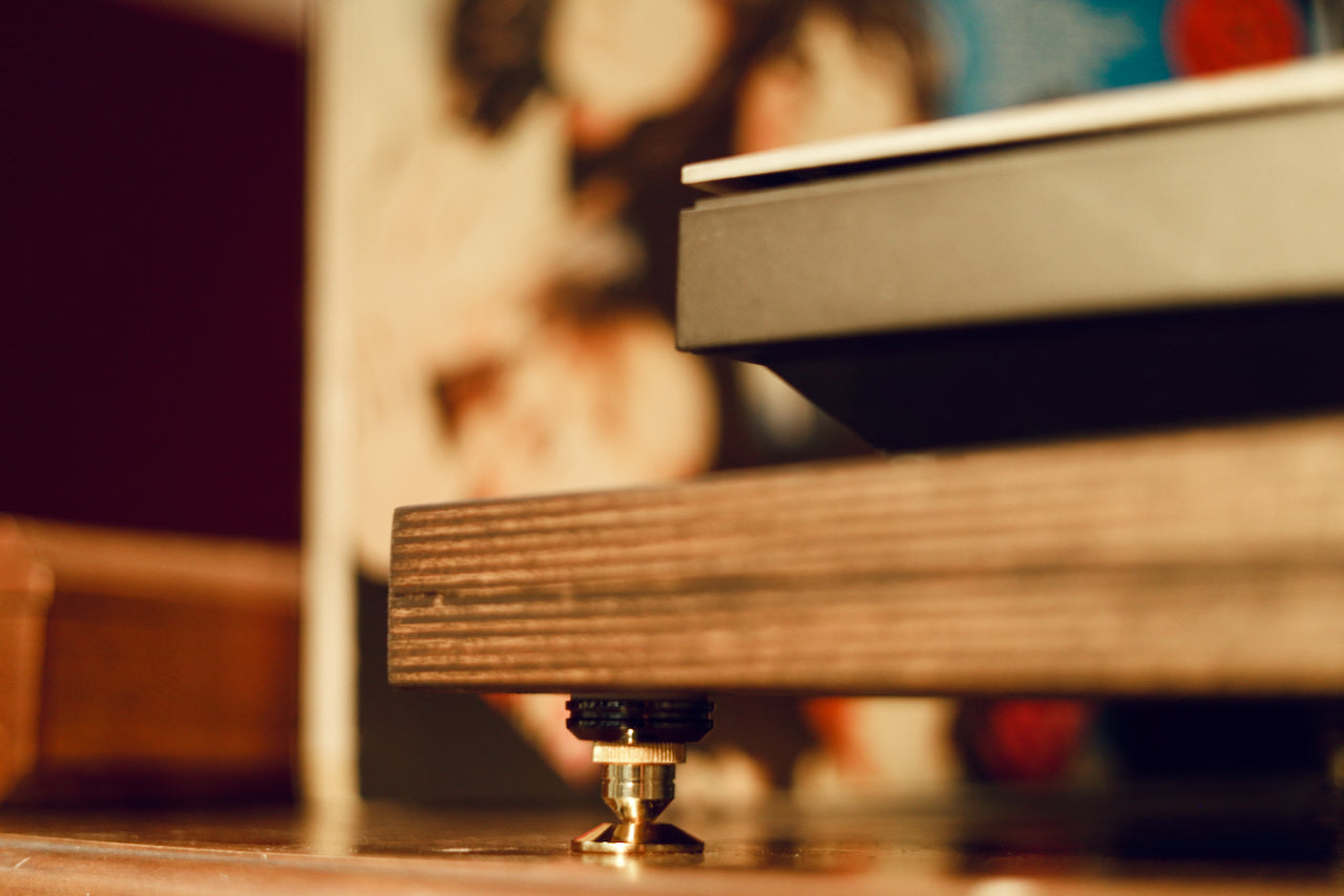 Vibration-Cancelling Turntable Platform