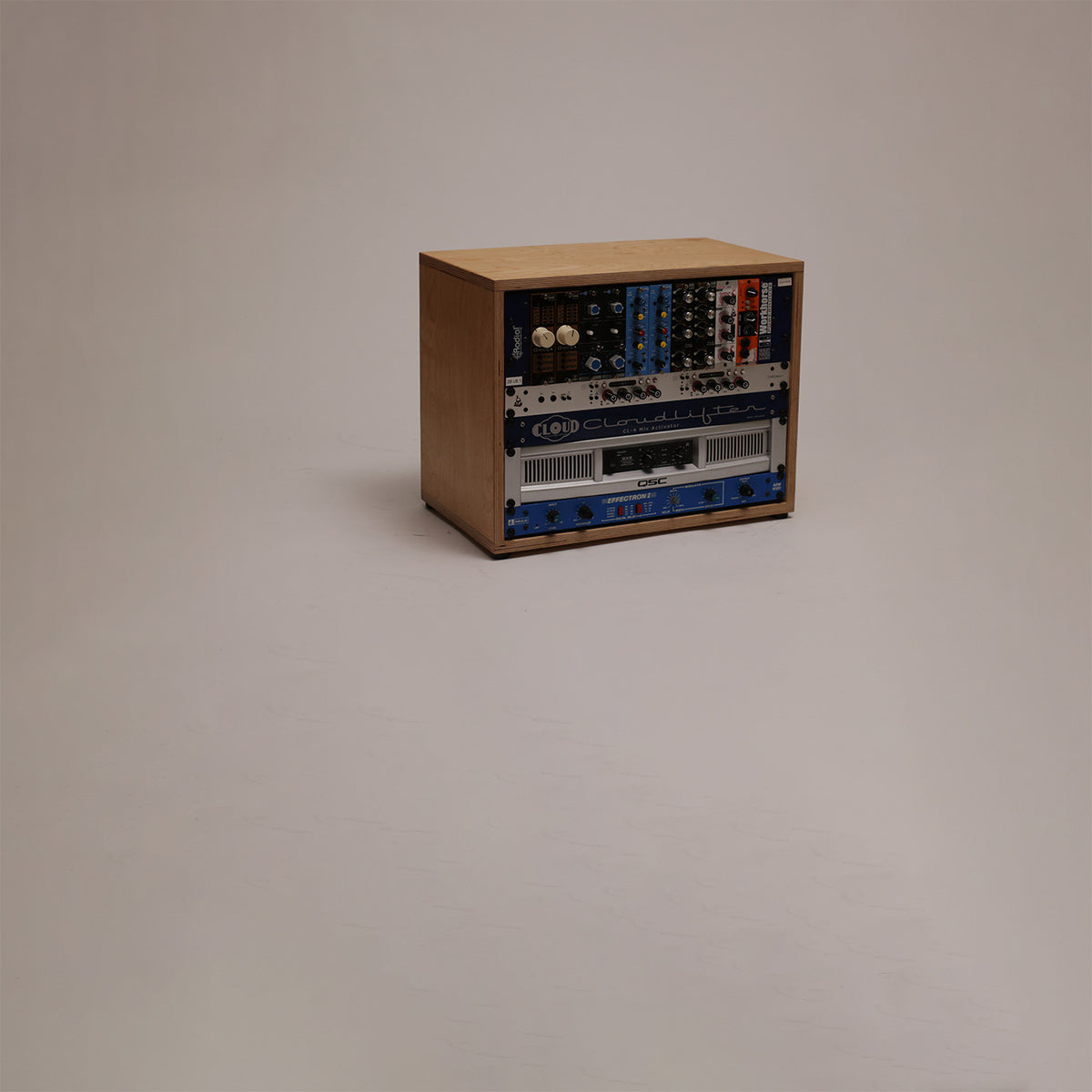 8U Natural studio rack, angled view