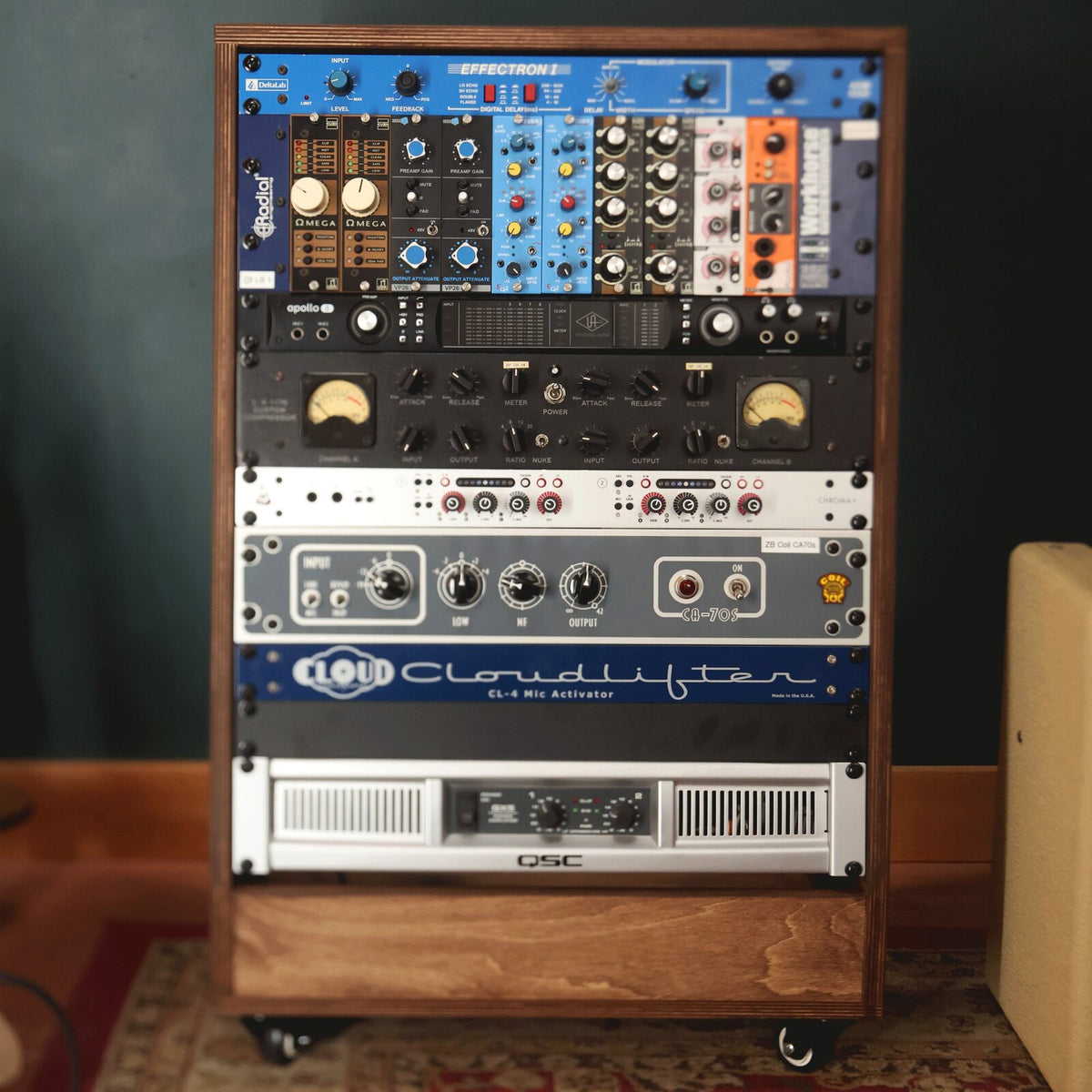 14U Chocolate angled studio rack on wheels